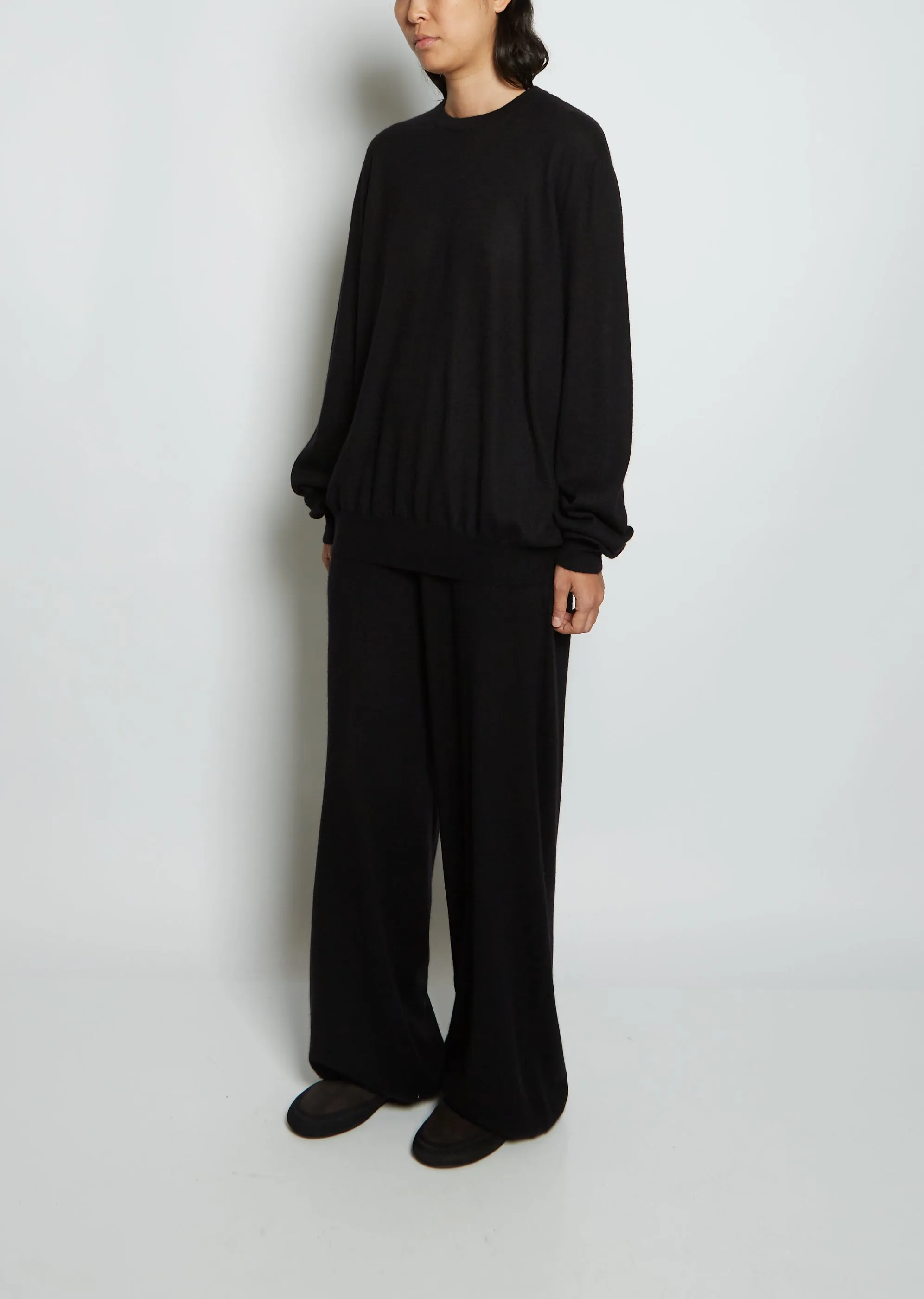 Boyfriend R-Neck Cashmere Sweater —  Black