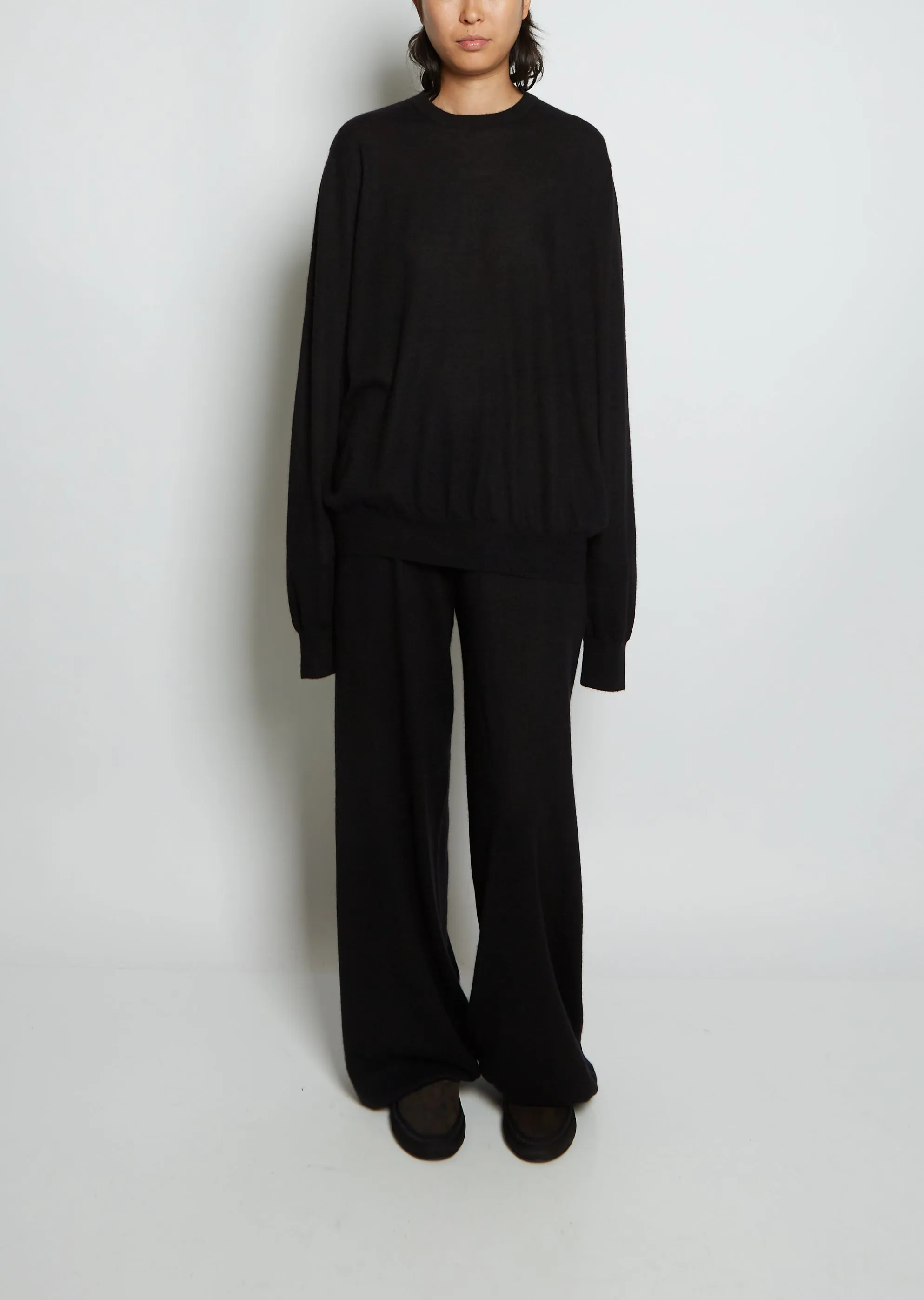 Boyfriend R-Neck Cashmere Sweater —  Black