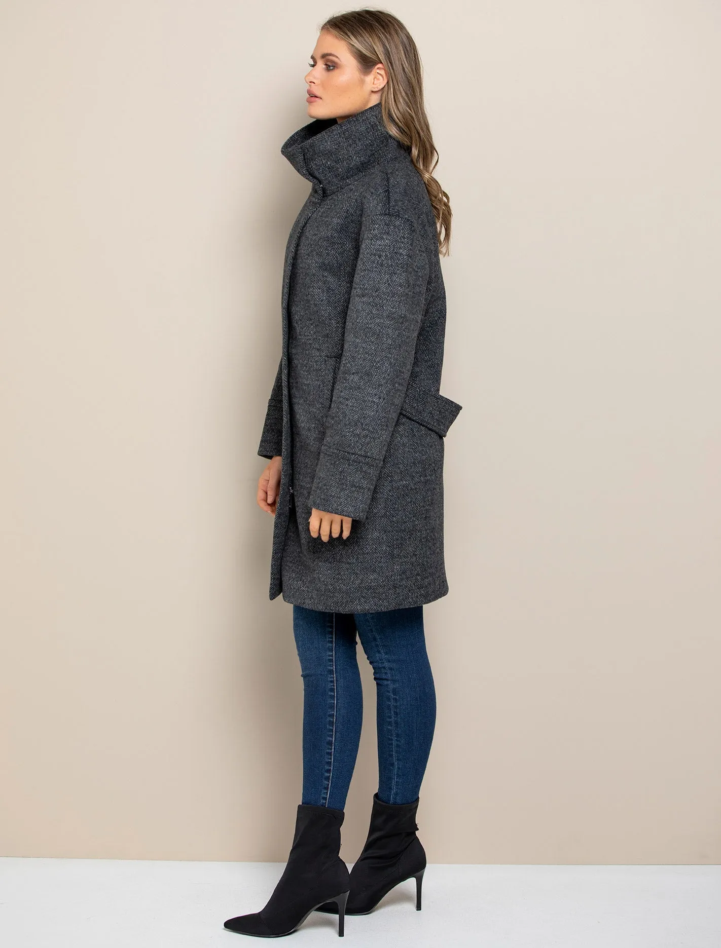 Cameo Funnel Neck